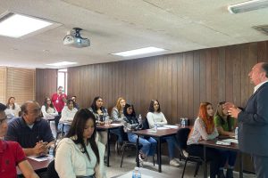 RECIBE FECCED A ESTUDIANTES DE DERECHO DE GUADALUPE VICTORIA